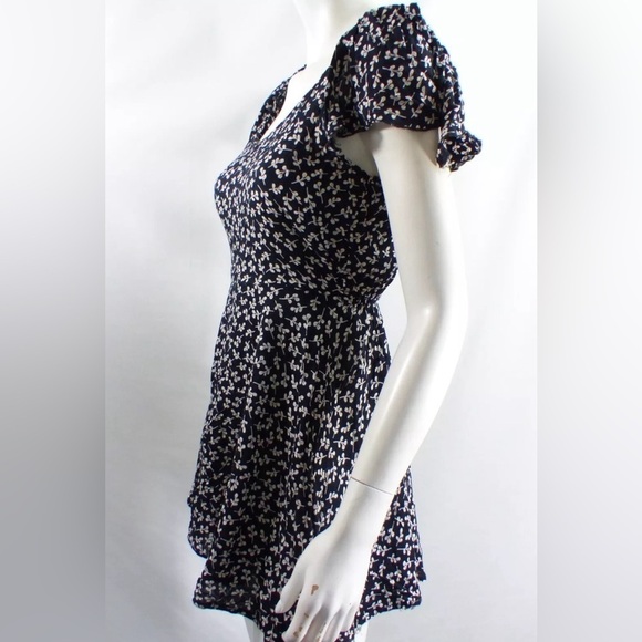 BOG Collection Floral Mini Dress size M - Picture 2 of 10